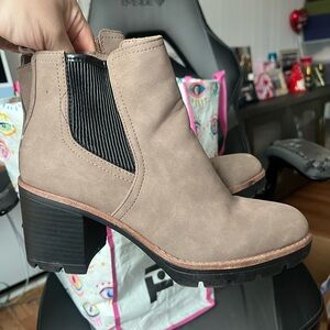 Naturalizer Taupe Ankle Booties